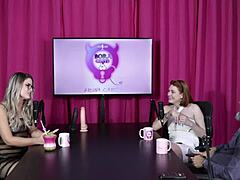 Loira Safada and Ruiva Gostosa Strip for Tantric Massage