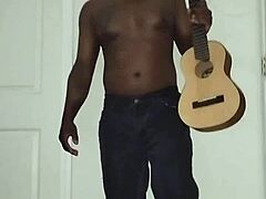 Continuing to sing and dance freely in this performance