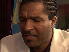 كس أنجليكا سكاي المحلوق الضيق يلتقي بالزب الأسود العملاق أخيراً