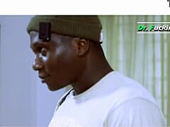 Dygtig reparatør håndterer alle reparationer inklusive hjælp til din desperate husmor