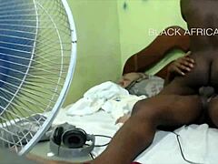 Черт, ездить на черном члене - это безумие!