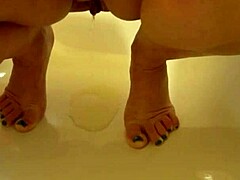 This hot MILF dares in anal and pussy play