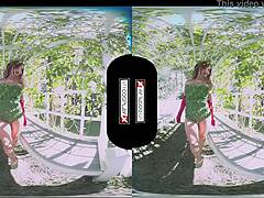 Lenyűgöző Poison Ivy VR jelmezben keményen kapja a szétbaszást