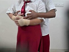 indijske študentke skrivaj jebejo med odmori