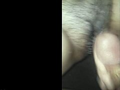 На вечеринке у друзей кроссдрессер-любитель трахается публично на улице с волосатой пиздой на виду в стиле вуайеризма