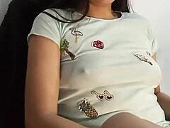 Horny Babe Masturbates and Squirts Hard for You on Maquinasperfectas