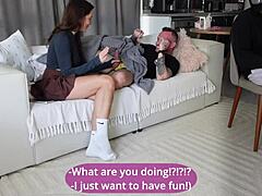 Sto scopando la ragazza del mio amico durante la sua sessione di gaming!