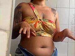 hey, i'm live and just unzipped to show how bad i wanna give it up