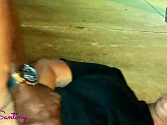 Essa gostosa safada faz sexo na rua com rola enorme big cock