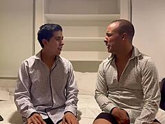 este joven nunca había probado una gran verga como la que tiene este discapacitado, ¿quieres ver?