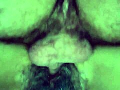 joven folla a anciana real