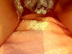 I love licking that curvy mature ass with talcum powder! 😋