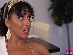 mačeha liv revamped ponuja halloweensko poslastico z pihanjem, doggystyle in cumshotom.