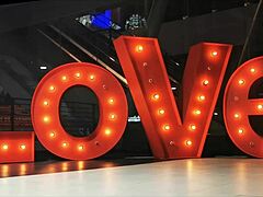 utstilling guarrita med putifalda viser bragas uhh