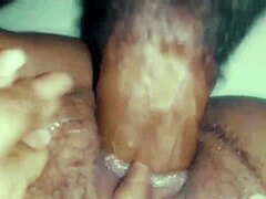 Хочешь поиграть с этой бритой киской на улице и пальцевать до конча на публике?