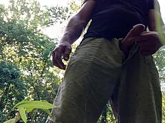 Public Jerkoff in Park