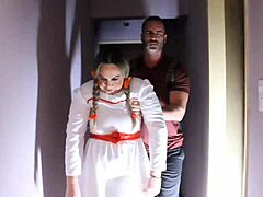 boneca misteriosa no halloween