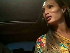 Кроссдрессер сосёт большой хуй и трахается в жопу