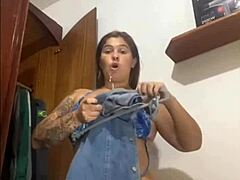 i love flashing and making guys hard 😏