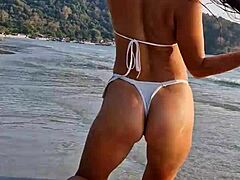 i flash my cute girl next door body at the beach during photoshoot