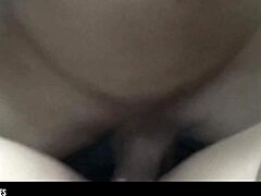 gostosa dona de uma bunda grande transando com dotado amigo