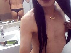 hey, she's so sexy y linda, right? 😍