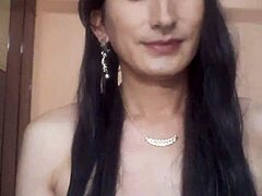 hey, she's so sexy y linda, right? 😍