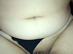 mi novio me folla duro antes del trabajo, tocando mi clítoris grande