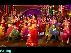 Kareena's hottest navel show with big tits