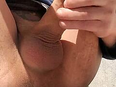 Masturbacion al aire libre risks new neighbors seeing big cock orgasm close up