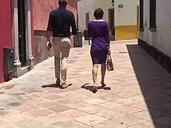 Cougar voyeur nalgas riquisima intense action