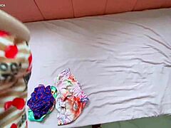 Essa empregada me provoca com essa bunda enorme eu fiquei louco de tesão