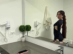 Duża dupa latynoska walczy z ojczymem najlepszej przyjaciółki w hardcore akcji!