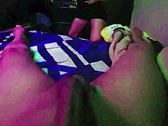 mi esposa baila y chupa rico con su culo