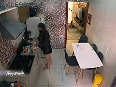 Wow! Hot Wife Thay Ksada Flashes Delivery Man After Shower!