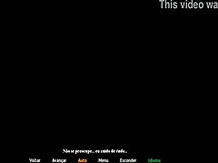 Csintalan apáca barátnő játékot játszik a baráttal