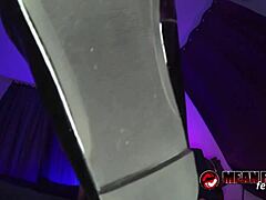 i'm cassandra cain, suck my toes in stockings