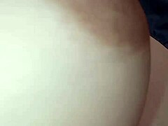 the capezzolo in primo piano is shown in close-up on the piano with focus on nipple