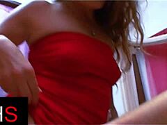 Krásna dievčina to berie do zadku tak dobre