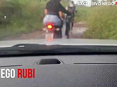 Hei, jeg ble strukket av denne store tykke svarte kuken mens mannen kjørte forbi uvitende