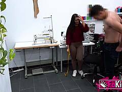 Joven Morena de 18+ Lara Rey Muestra Sexo Duro Después de las Clases