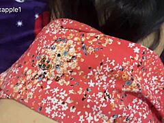 Priateľova žena má pekné prsia, šukám ju zadu z pohľadu