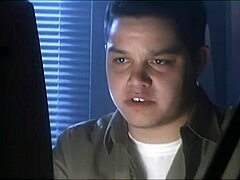 金髪熟女をセクシー下着でベッドで激しく突く