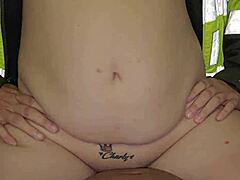 Blond policistka skáče s radostí na můj tvrdý kokot