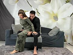 Koltukta yağlı sikiş!