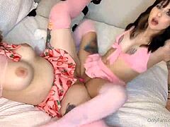 i'm watching lesbians dildo fuck with scissoring