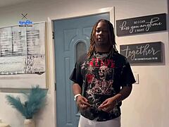 lucky delivery guy feels the thrill of getting cum on his ass from a juicy pussy.