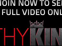 Stella büyük zenci sikini anal eğilerek binliyor!