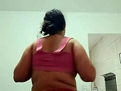 Ninfeta Safada Joga Buceta Dançando Funk