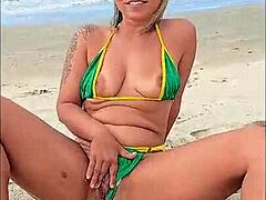 Housewife masturbates outdoors, gaping big ass 😍